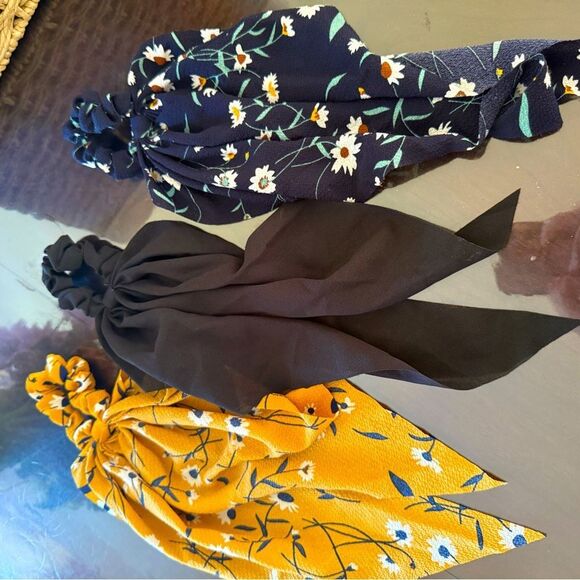 Floral and Solid Hair Scrunchies Set - Picture 1 of 3